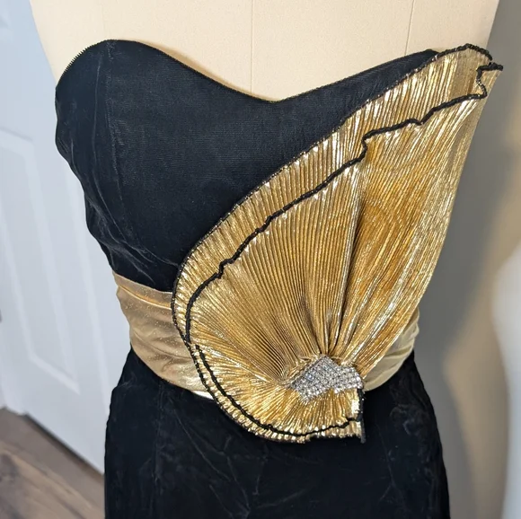 Positive Influence Vintage 80s 90s Strapless Black Velour Gold Dress Size 6